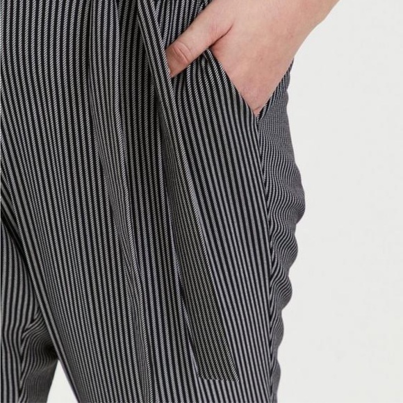 Pull-On Taper Stretch Crepe
High-Rise Tie-Front Pant - Picture 4 of 7